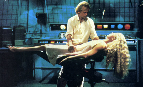 Le Professeur Daniel et sa créature de rêve Cassandra - Androïde (Android)