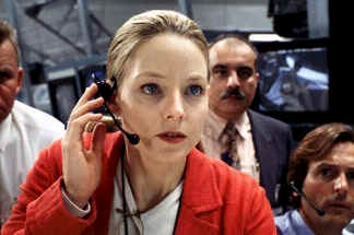 Ellie détecte un intrus lors du premier essai de la machine - Contact