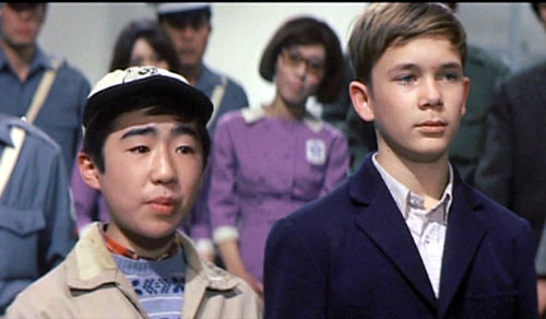 Hiroshi et Tommy trouveront la solution - Gamera contre Jiger (Gamera tai Daimaju Jaiga)