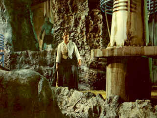 George part sauver sa compagne des terribles Morlocks - La machine à explorer le temps (The Time Machine)